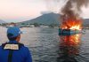 Kapal KM Maranatha 04 Terbakar di Selat Lembeh, Ditpolairud Polda Sulut Bantu Padamkan Api