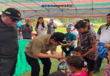 Bupati Michael Thungari Salurkan Bantuan untuk Warga Kawio Pascagempa