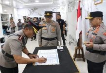 Kapolda Sulut Lantik Kombes Pol Endrastiawan Setyowibowo sebagai Kabid Humas