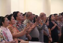 Ibadah di GPdI Samrat, Wakapolda Sulut Bersama PJU Perkuat Kedekatan dengan Masyarakat
