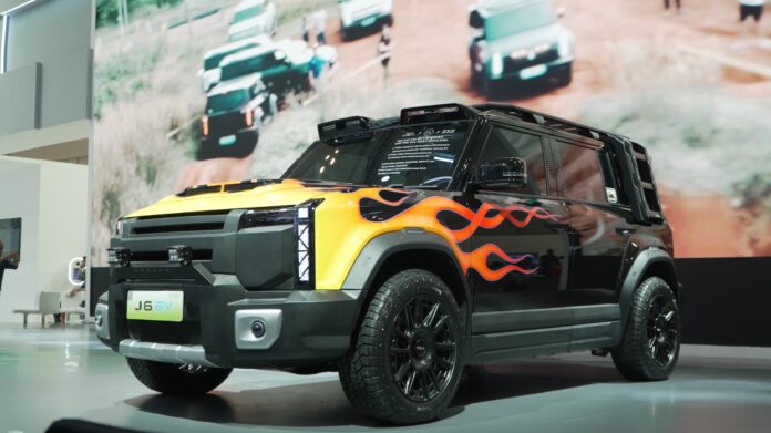 Chery J6 Modifikasi di GIIAS 2025 (3)