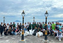 Kolaborasi PLN UID Suluttenggo dan Pemprov Sulut Bersihkan Kawasan Malalayang Beach Walk