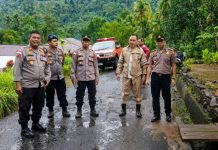 Plh Kapolres Sangihe Tinjau Lokasi Banjir dan Longsor di Tamako, Puluhan Rumah Warga Terdampak