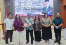 Dirjen Tatang Muttaqin Kunjungi Polimdo, Serahkan Buku ‘PhD Piknik’ sebagai Motivasi
