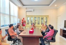Terima Aspirasi Warga Picuan Raya, Bupati FDW Janji Perjuangkan Perbaikan Jalan Wanga-Picuan ke Pusat