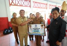 Gubernur Yulius Selvanus Serahkan Bantuan untuk Warga Pulau Miangas